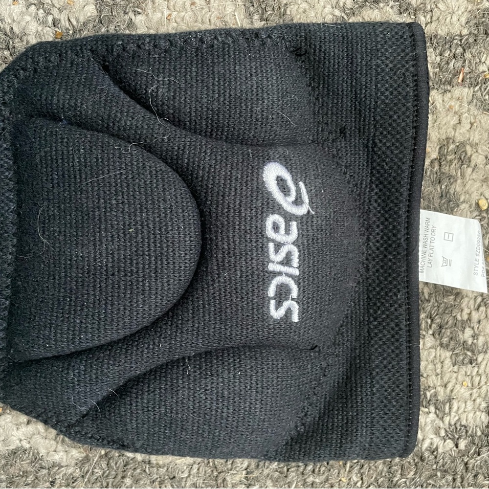 One ASIC knee pad used